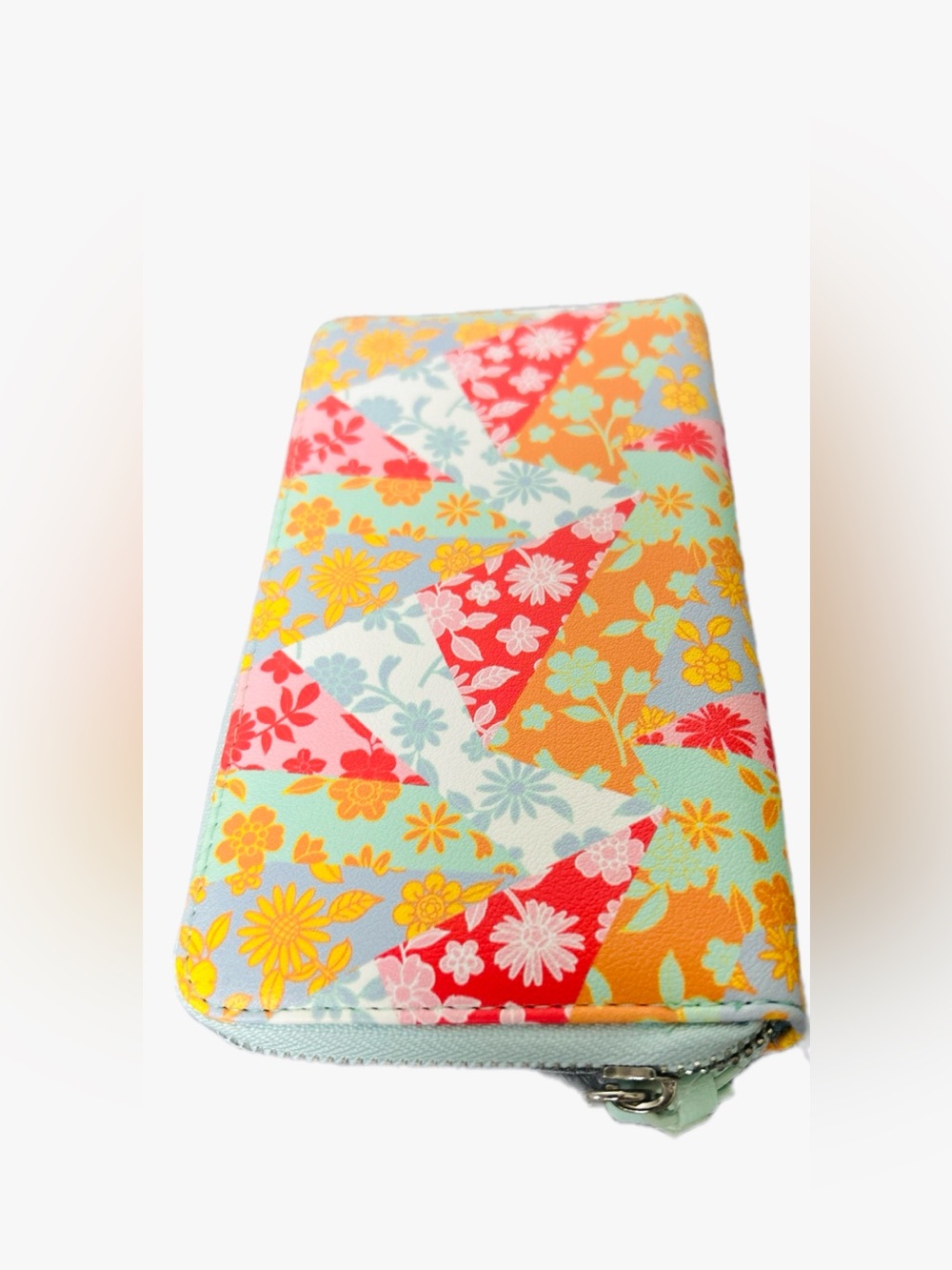 Flower Power Patchwork Zip Around Wristlet 🌸 - Picture 5 of 13